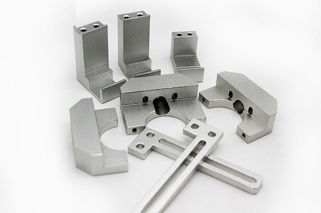 鋁型材配件的使用方式和特點(diǎn)讓深圳航美告訴你-槽條連接