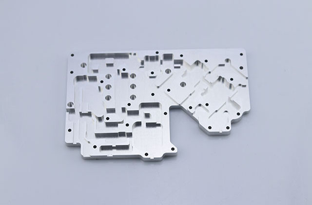 CNC鋁制品加工紅沖和冷擠壓兩種加工工藝的優(yōu)缺點(diǎn)？