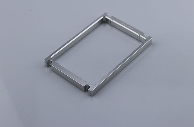 深圳五金零件加工CNC加工的數(shù)控系統(tǒng)特點(diǎn)有什么？